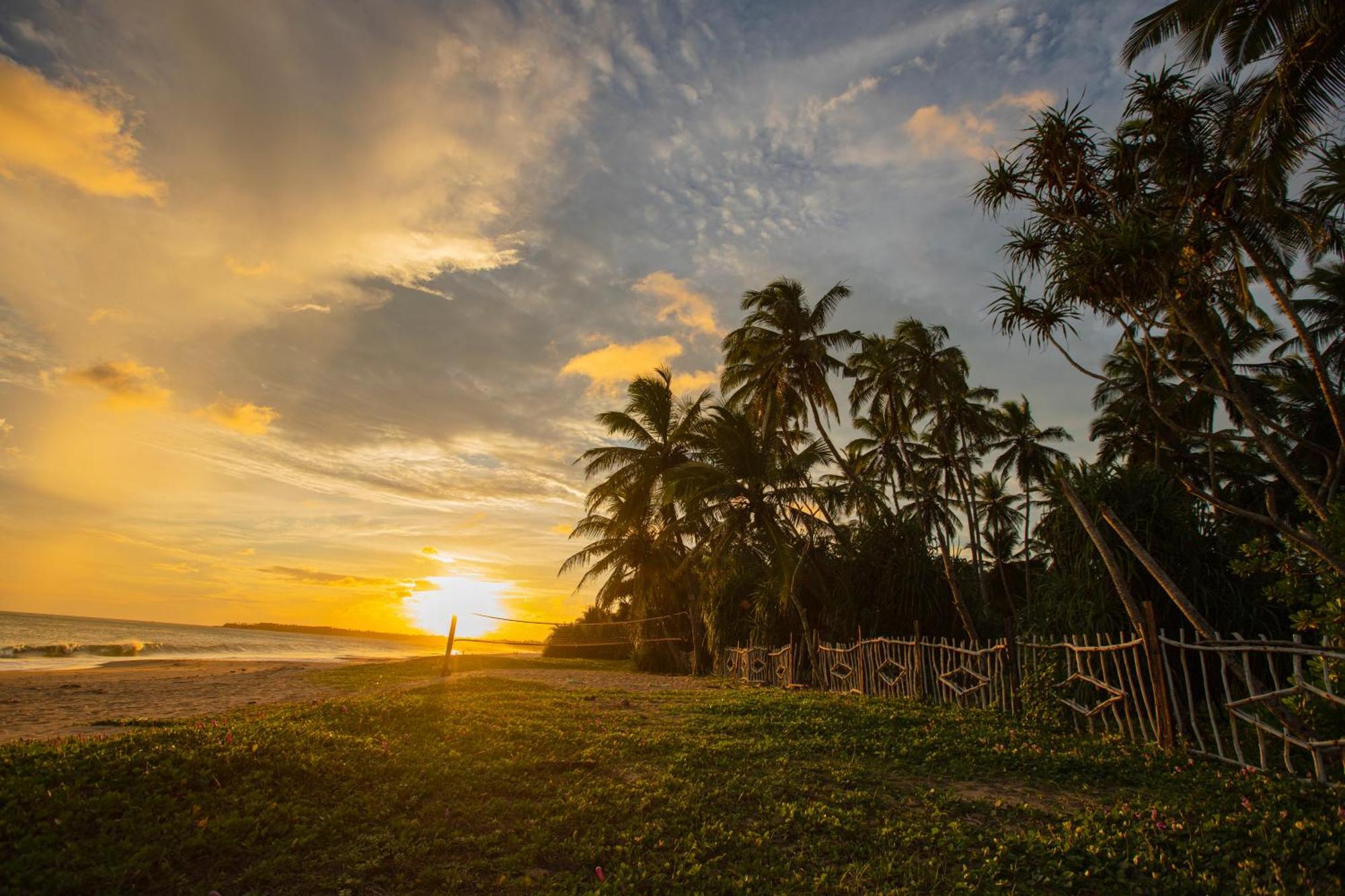 Helios Beach Resort Tangalle Exterior foto